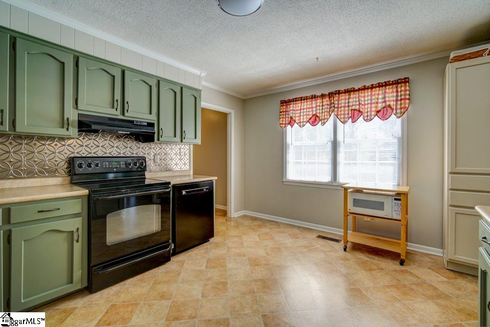 160 Spring Street Boiling Springs, SC 29316 - Photo 6 of 36 Gallery Image 6