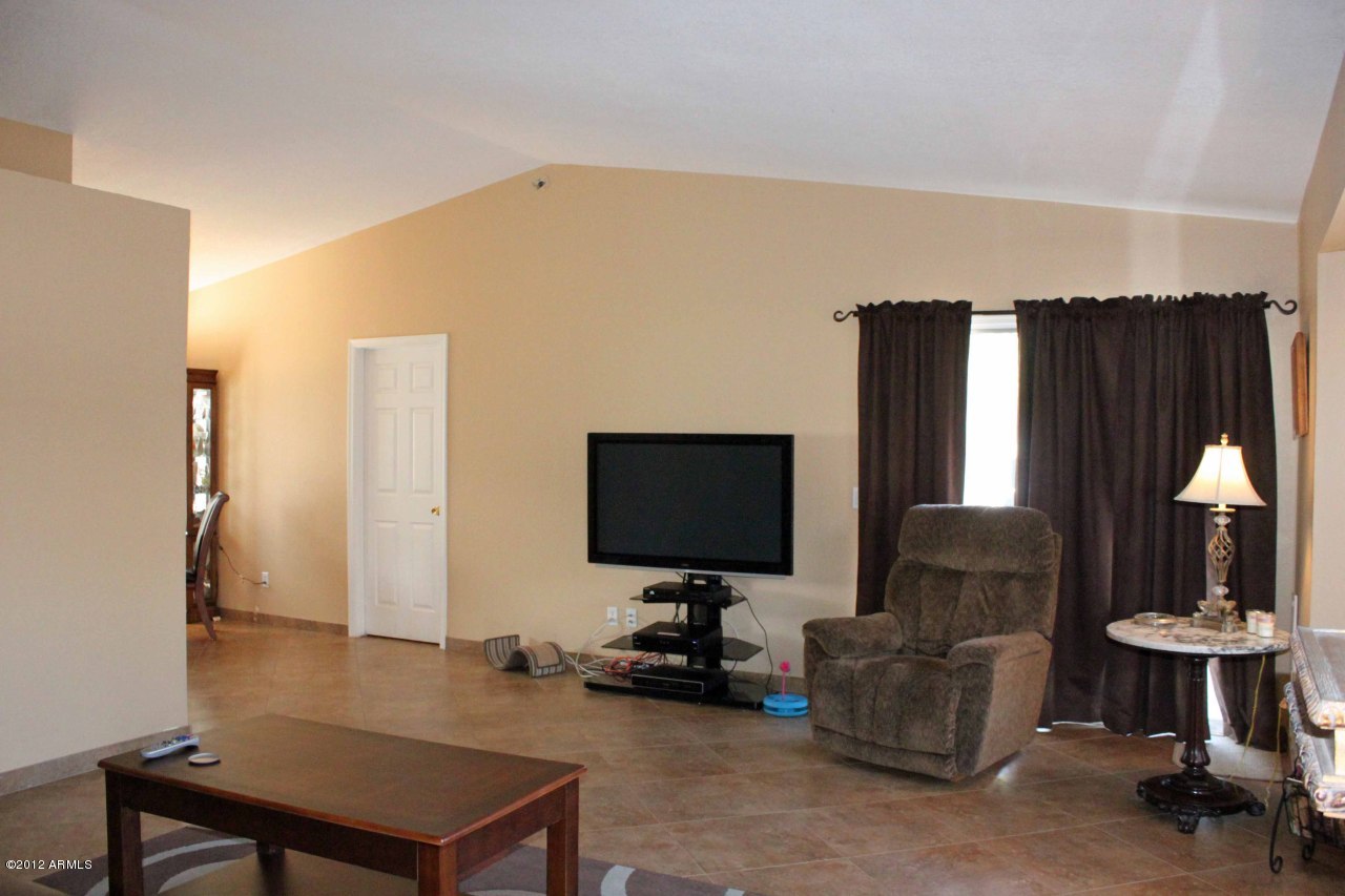 19842 North 9th Street Phoenix, AZ 85024 - Photo 5 of 18 Great Room