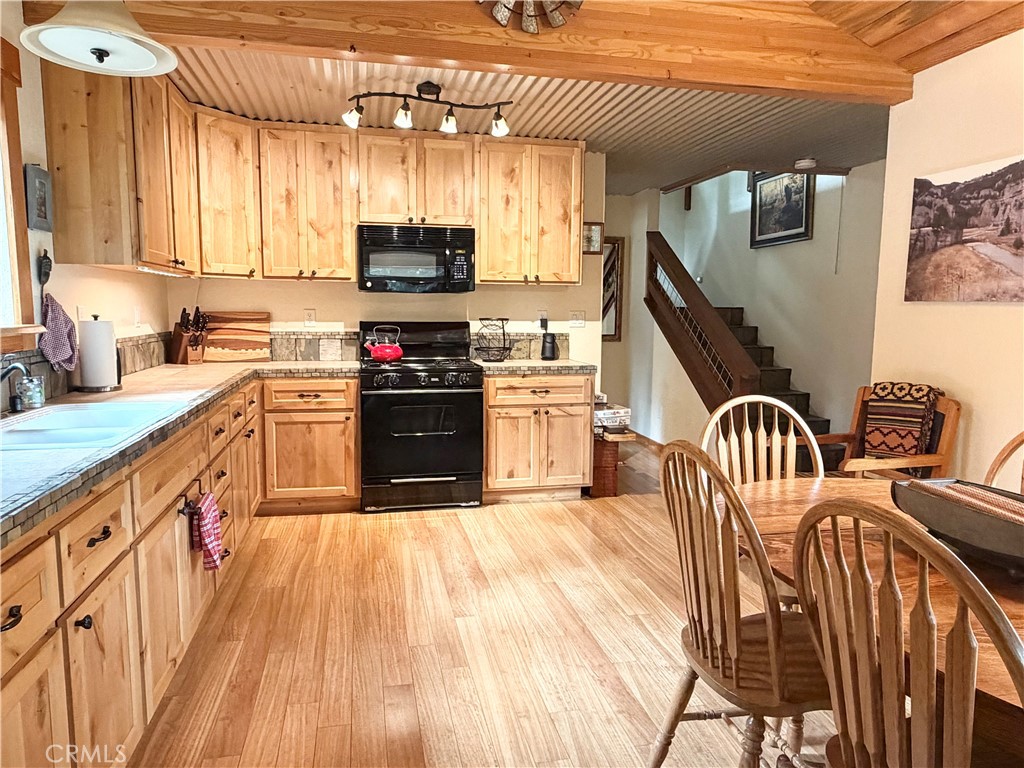9502 Humboldt Road Forest Ranch, CA 95942 - Photo 5 of 27