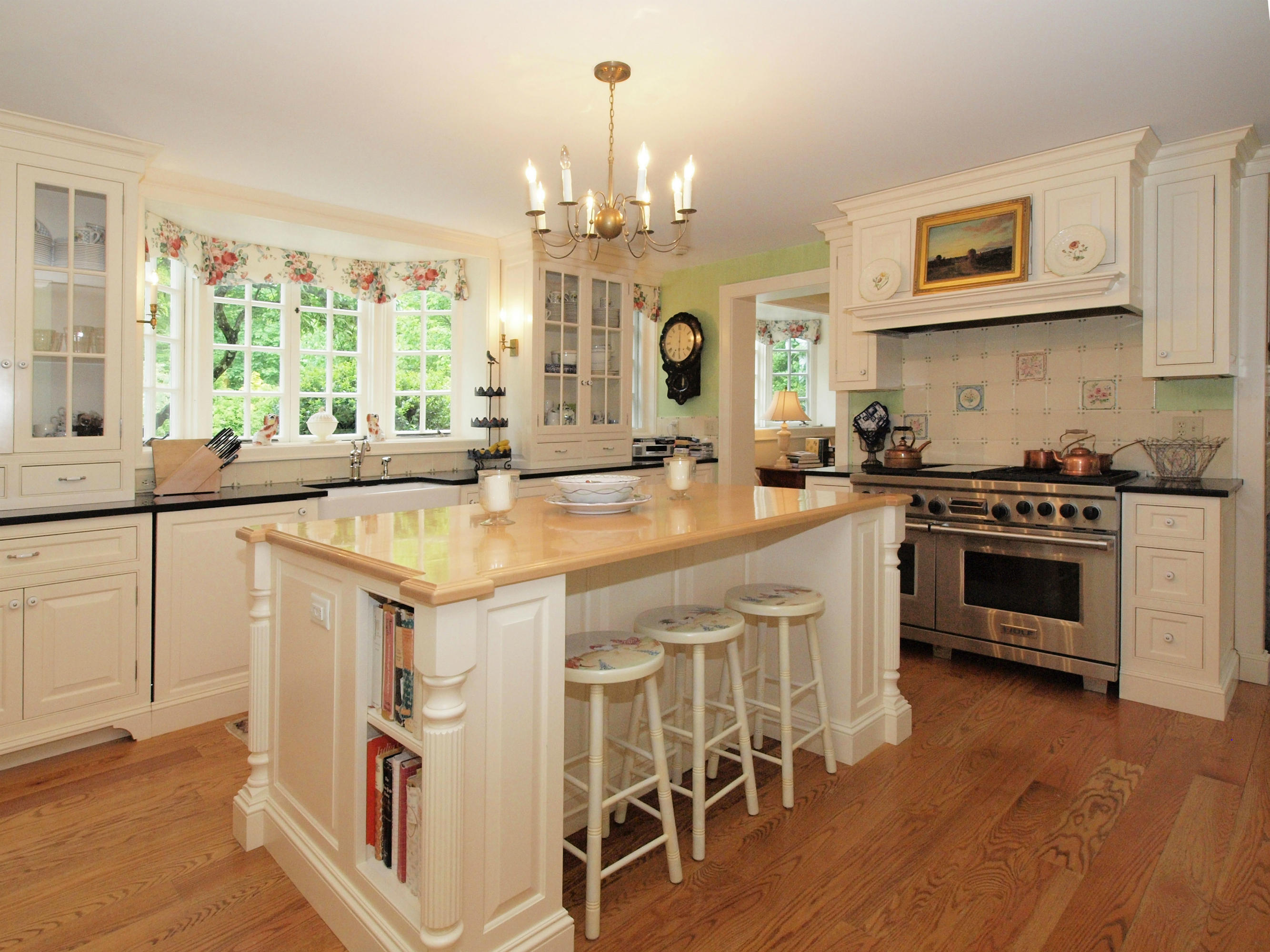 613 Silvermine Road New Canaan, CT 06840 - Photo 11 of 25 11 Updated Kitchen
