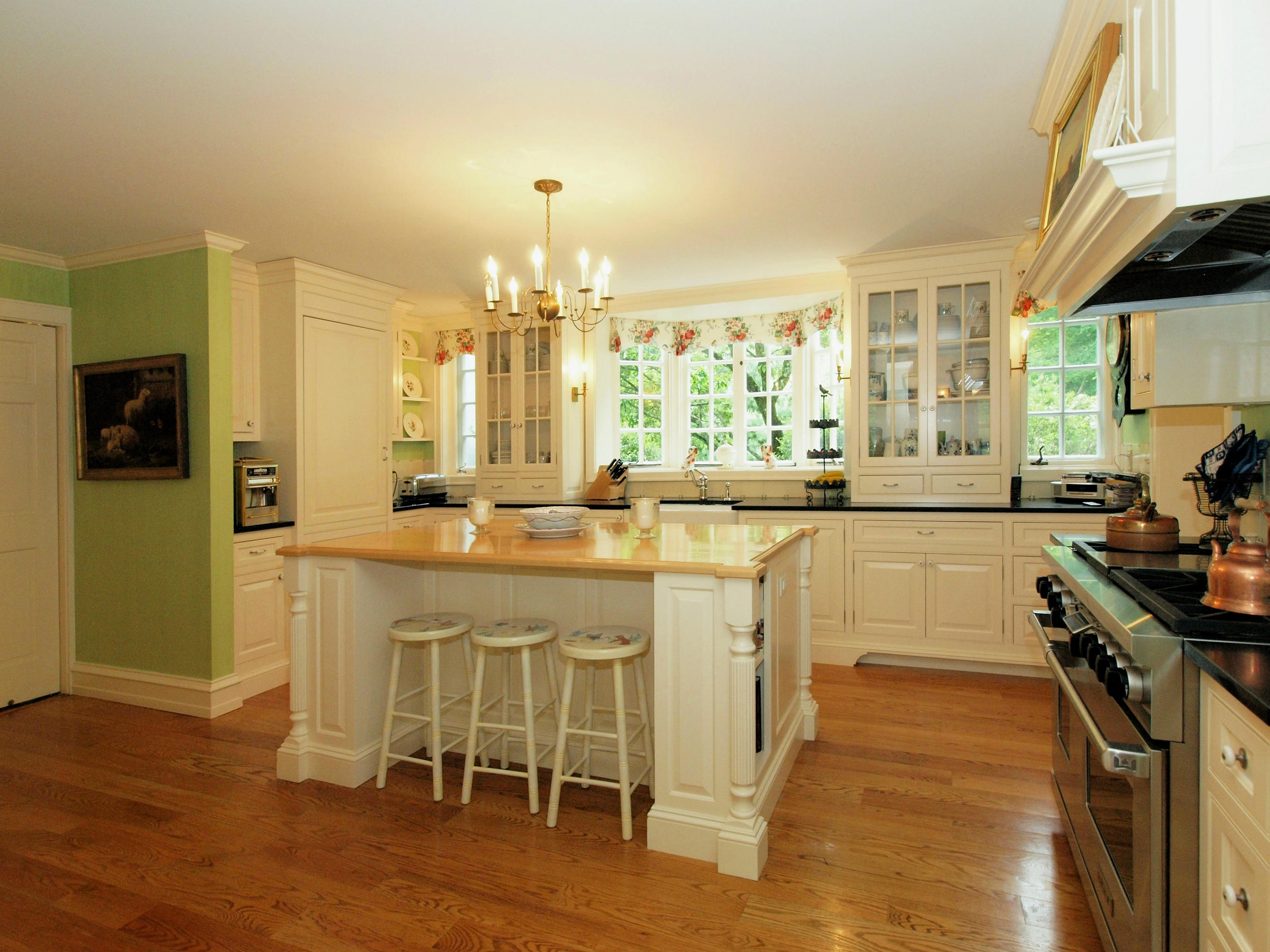 613 Silvermine Road New Canaan, CT 06840 - Photo 13 of 25 13 Kitchen