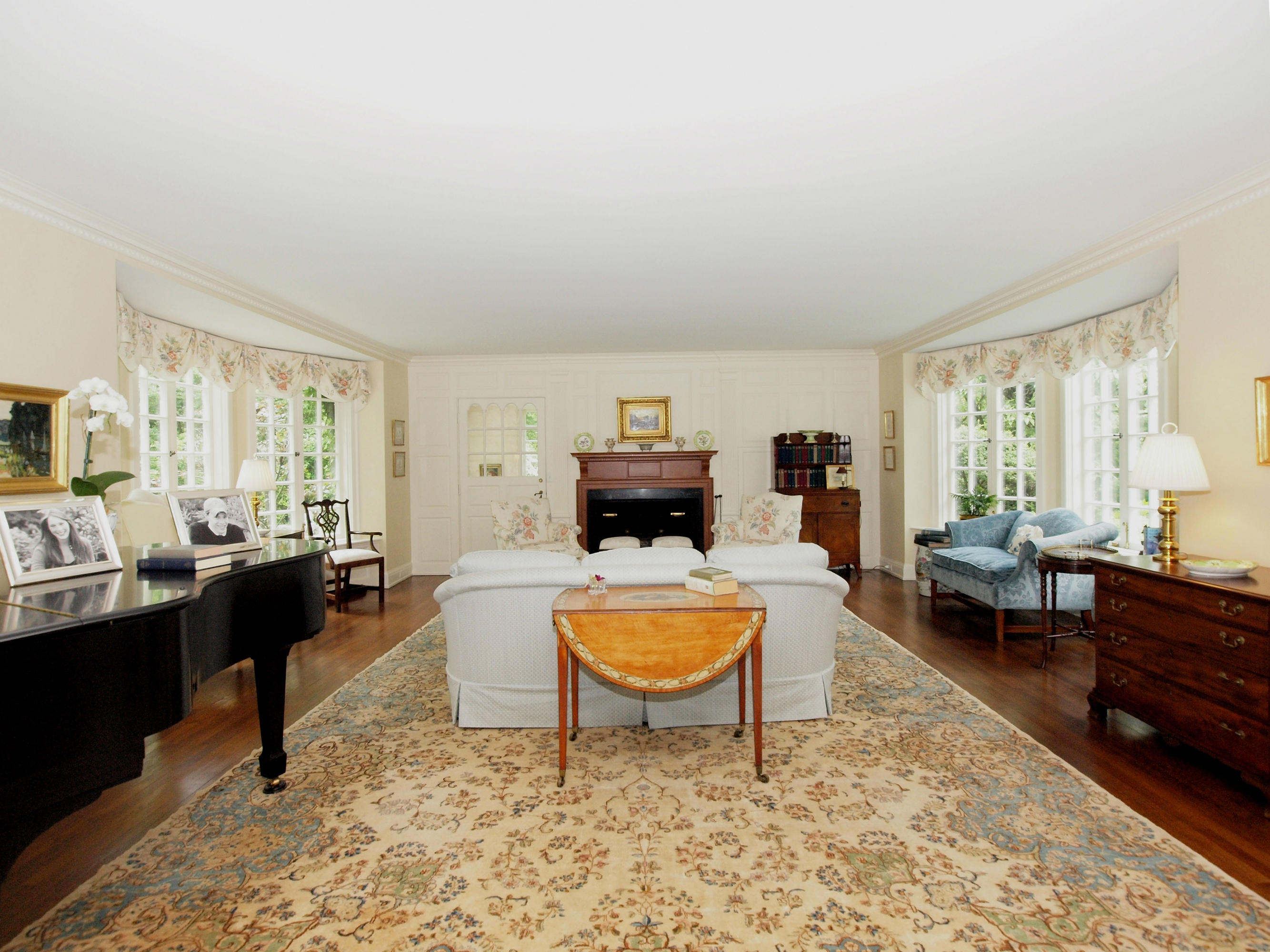 613 Silvermine Road New Canaan, CT 06840 - Photo 4 of 25 4 Living Room
