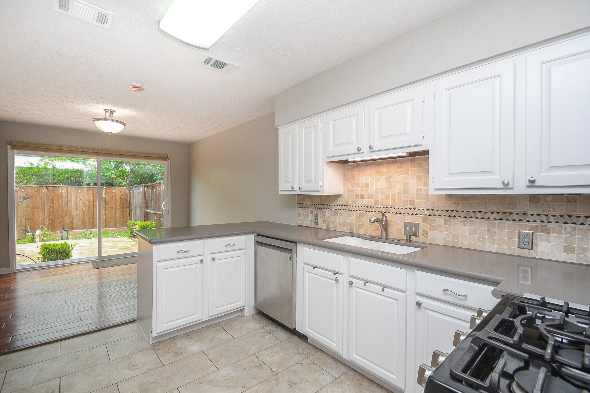239 Malone Street, Unit B Houston, TX 77007 - Photo 12 of 35