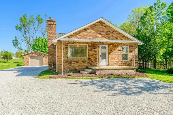 $309,900 | 802 West Country Club Drive, Bloomington, IN 47403