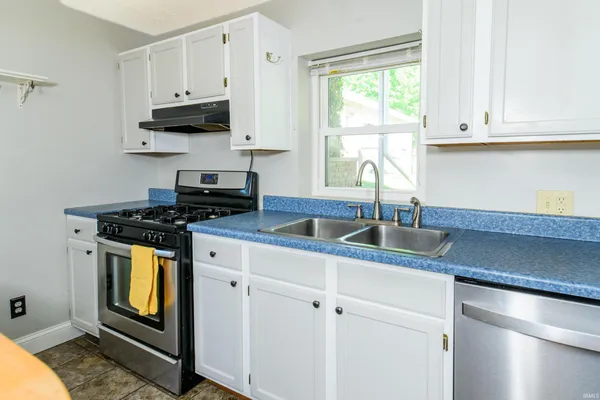 $309,900 | 802 West Country Club Drive, Bloomington, IN 47403