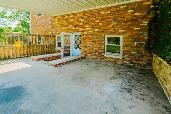 $309,900 | 802 West Country Club Drive, Bloomington, IN 47403