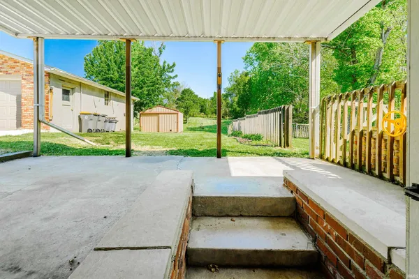 $309,900 | 802 West Country Club Drive, Bloomington, IN 47403