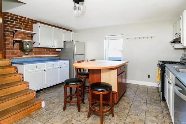 $309,900 | 802 West Country Club Drive, Bloomington, IN 47403