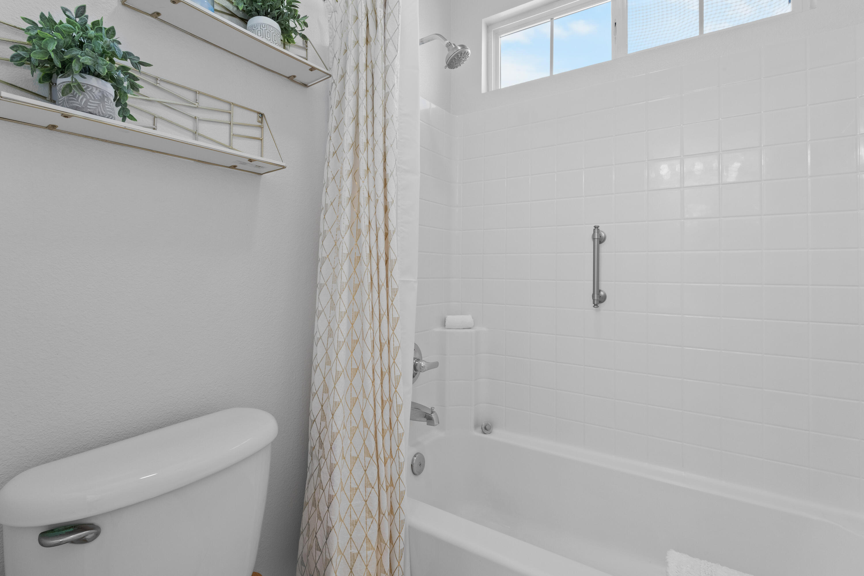 82664 Heston Drive Indio, CA 92201 - Photo 48 of 75 a bathroom with a toilet and a bathtub