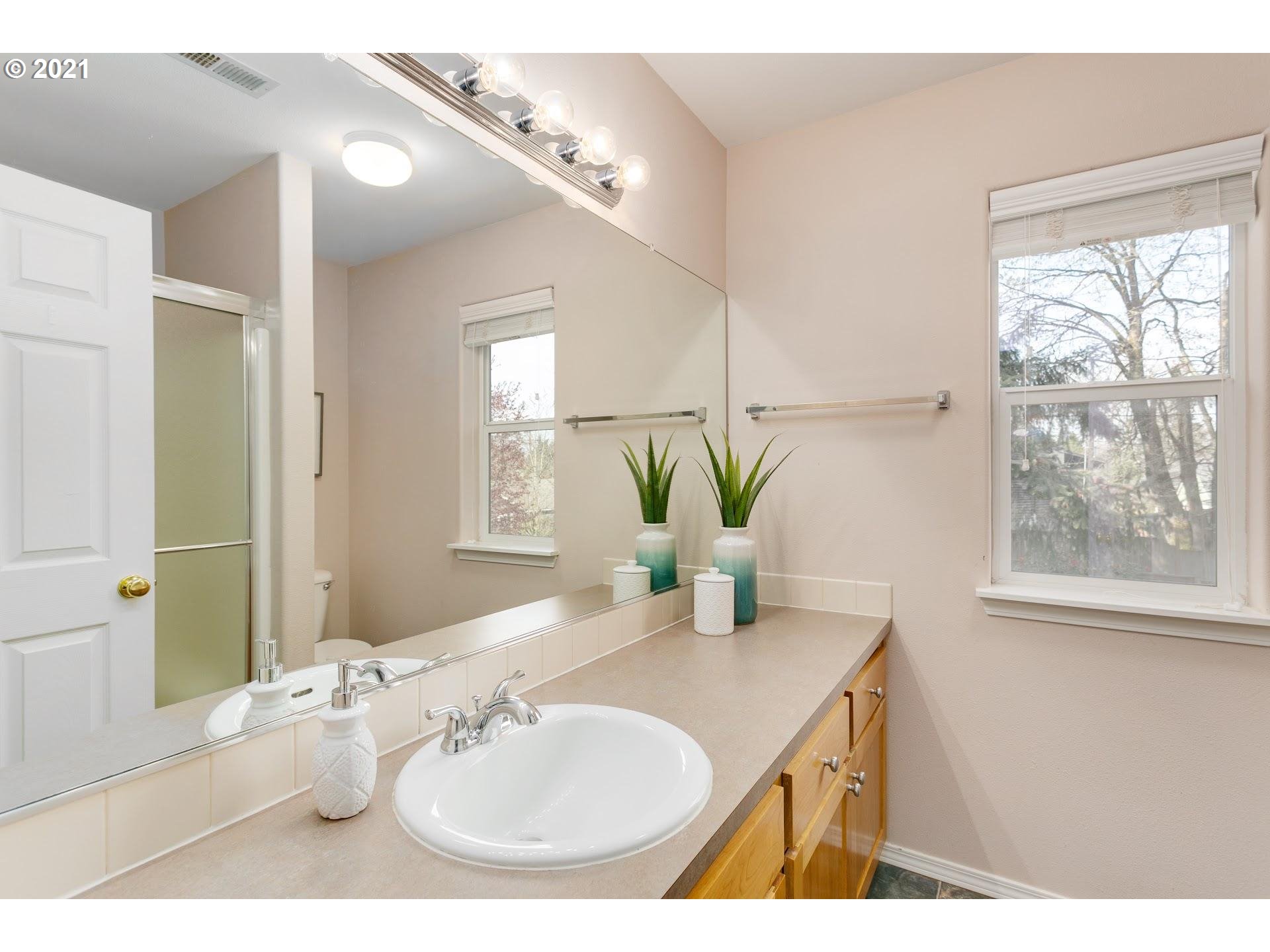 5227 Northeast 27th Avenue Portland, OR 97211 - Photo 11 of 17