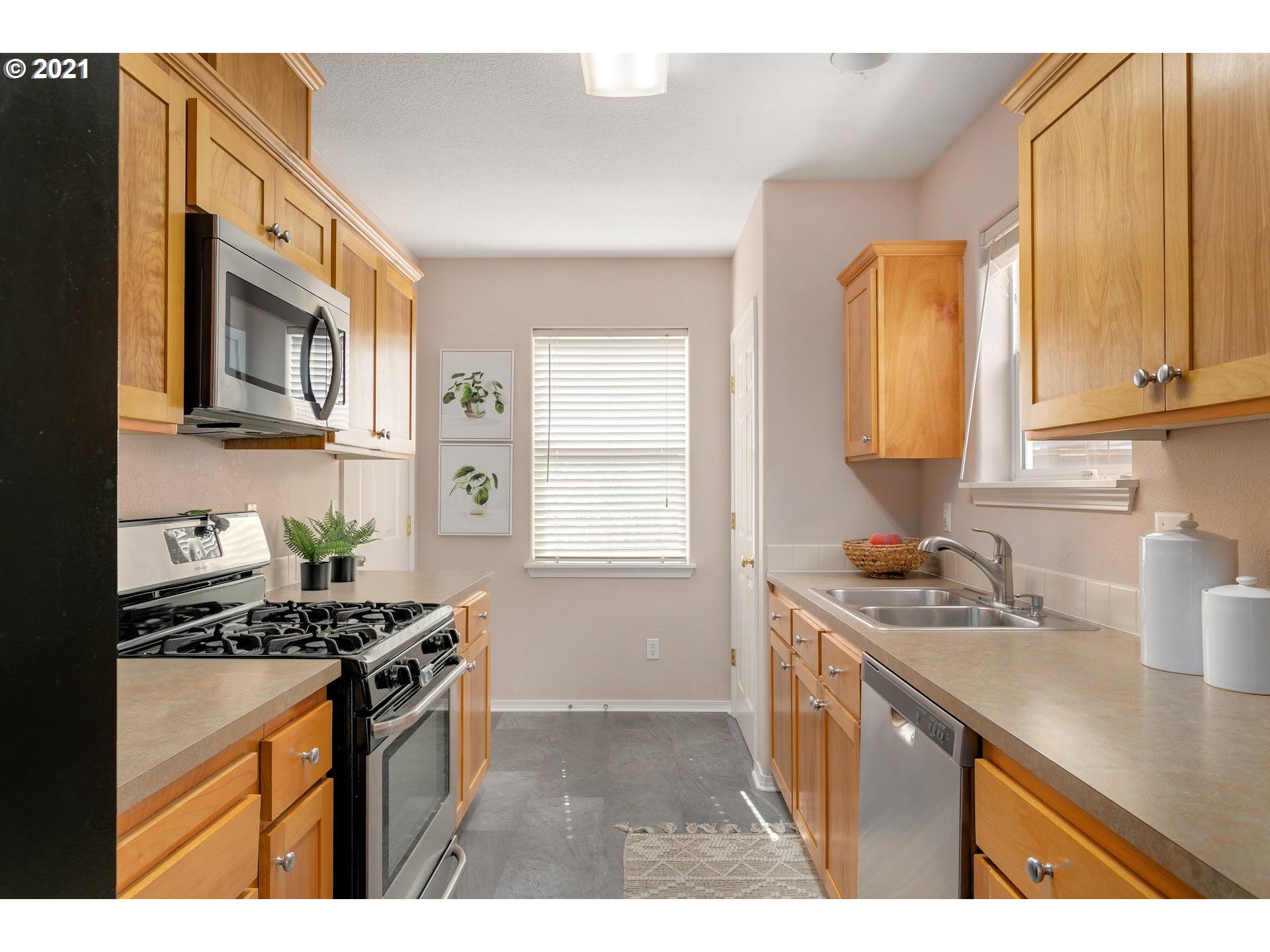 5227 Northeast 27th Avenue Portland, OR 97211 - Photo 7 of 17