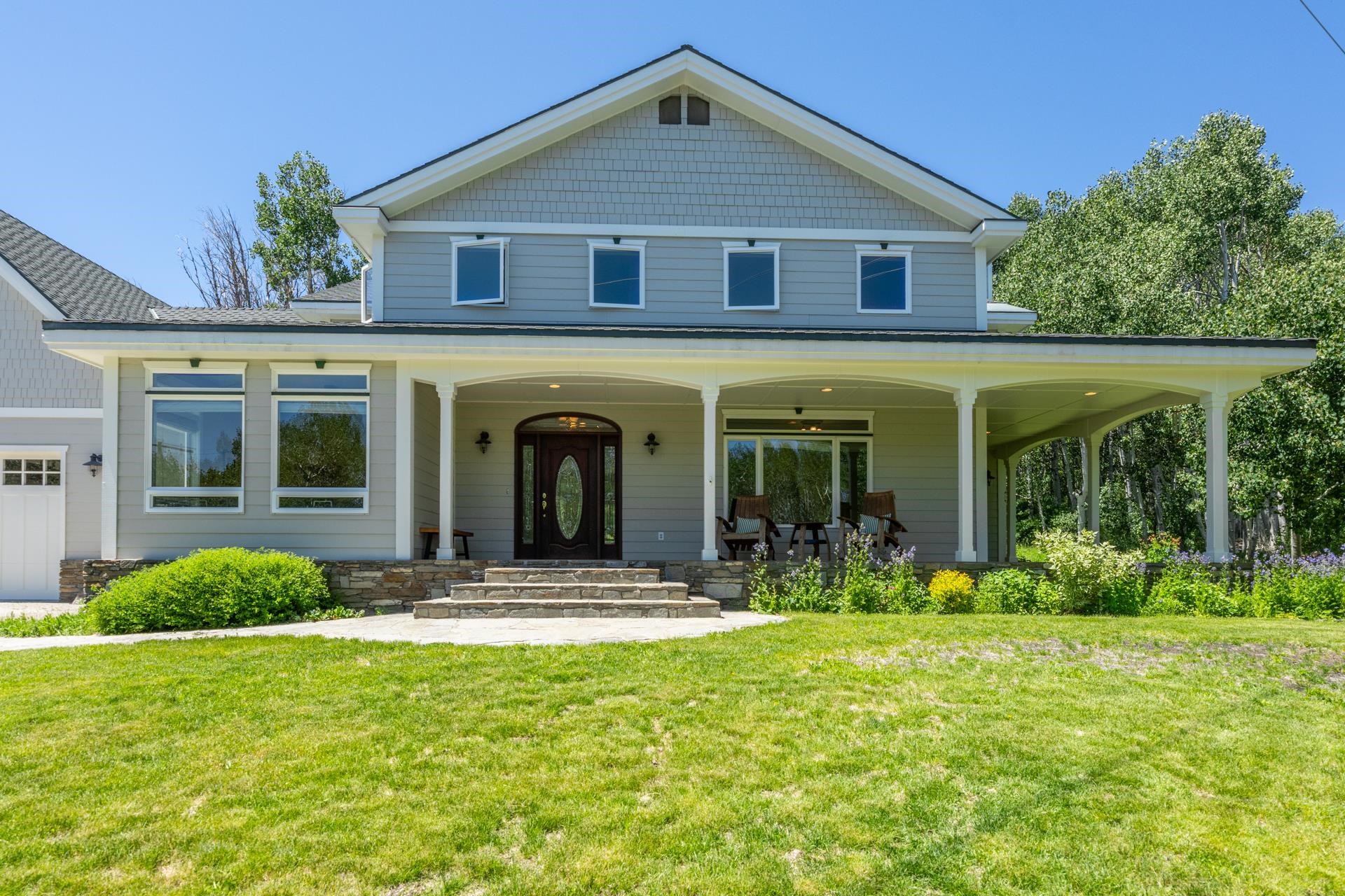 22 Juniper Drive, Unit 2 Mammoth Lakes, CA 93546 - Photo 2 of 50 a front view of a house with a yard