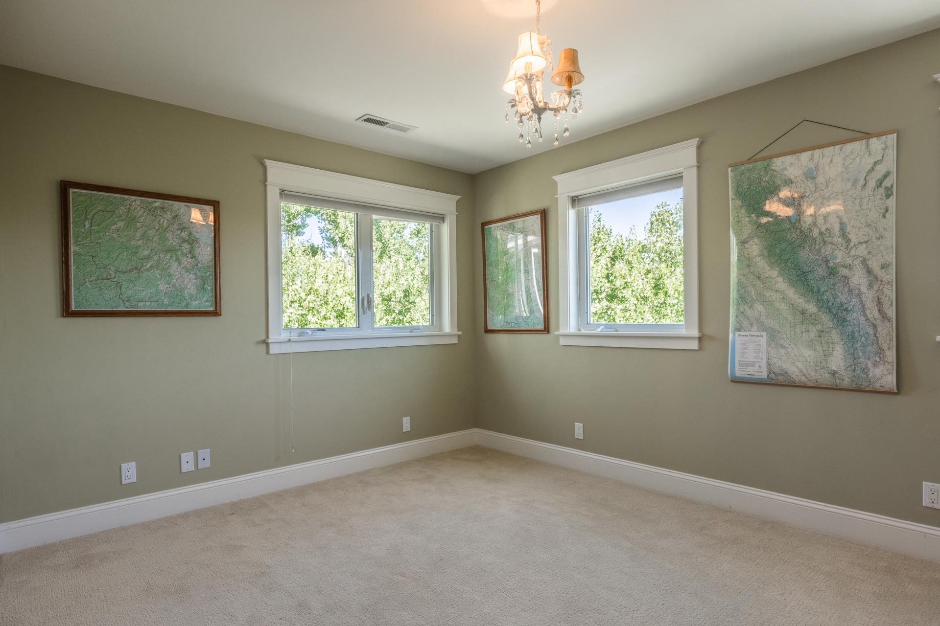 22 Juniper Drive, Unit 2 Mammoth Lakes, CA 93546 - Photo 25 of 50 an empty room with a window