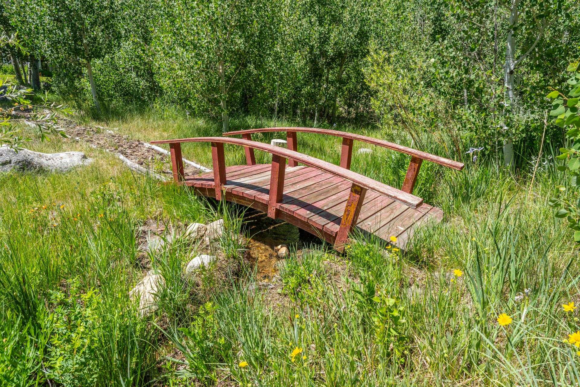 22 Juniper Drive, Unit 2 Mammoth Lakes, CA 93546 - Photo 40 of 50 a view of a backyard with sitting area