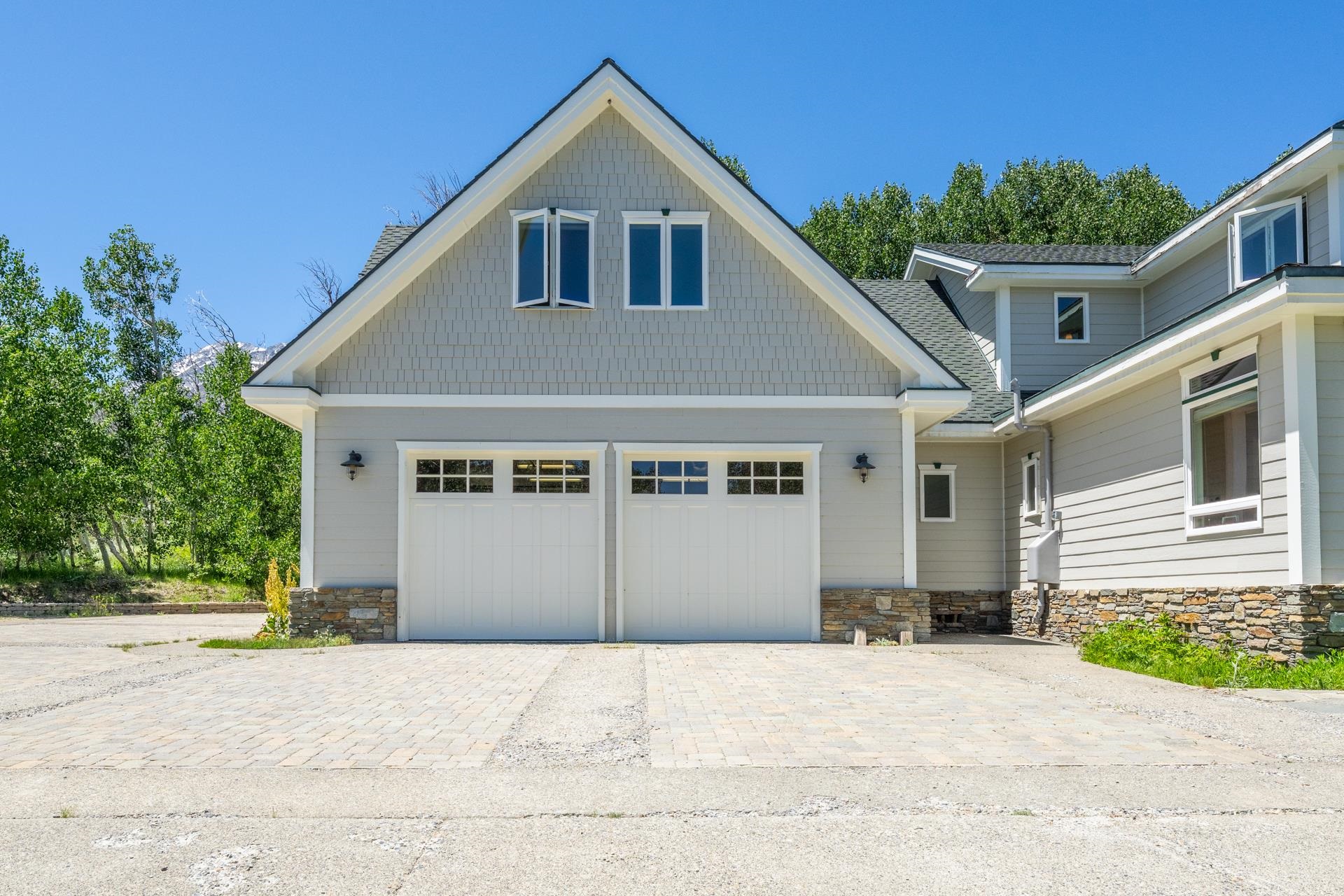 22 Juniper Drive, Unit 2 Mammoth Lakes, CA 93546 - Photo 42 of 50 a front view of a house with a yard and garage