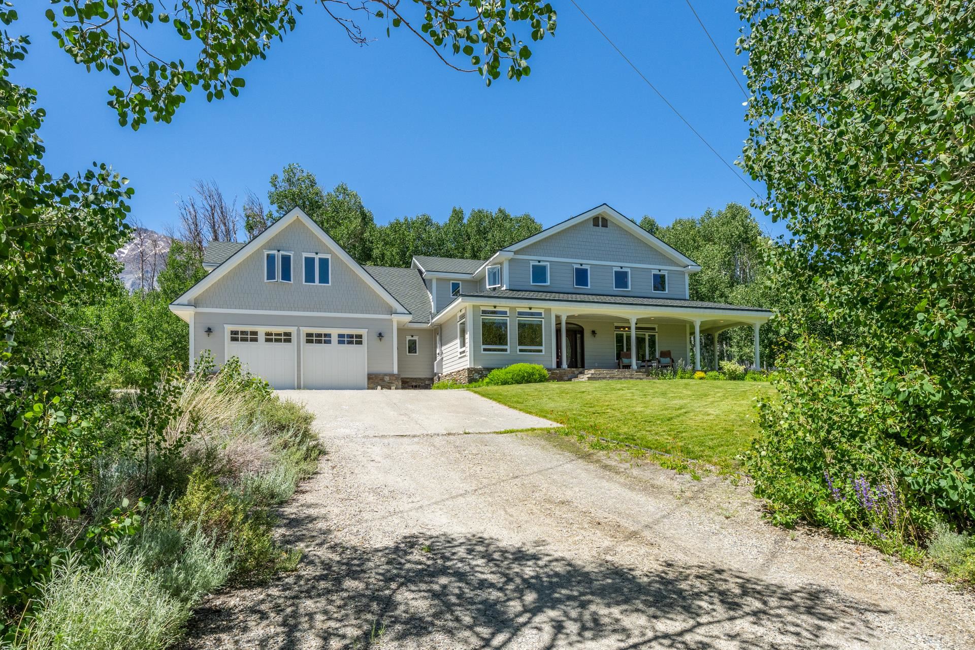22 Juniper Drive, Unit 2 Mammoth Lakes, CA 93546 - Photo 48 of 50 a front view of a house with a yard
