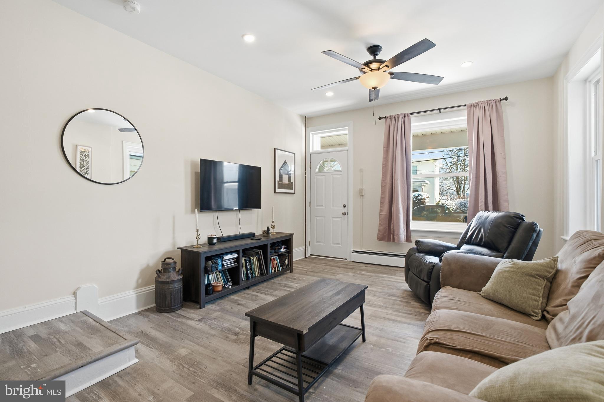 149 Main Street Pennsburg, PA 18073 - Photo 14 of 41 Living room