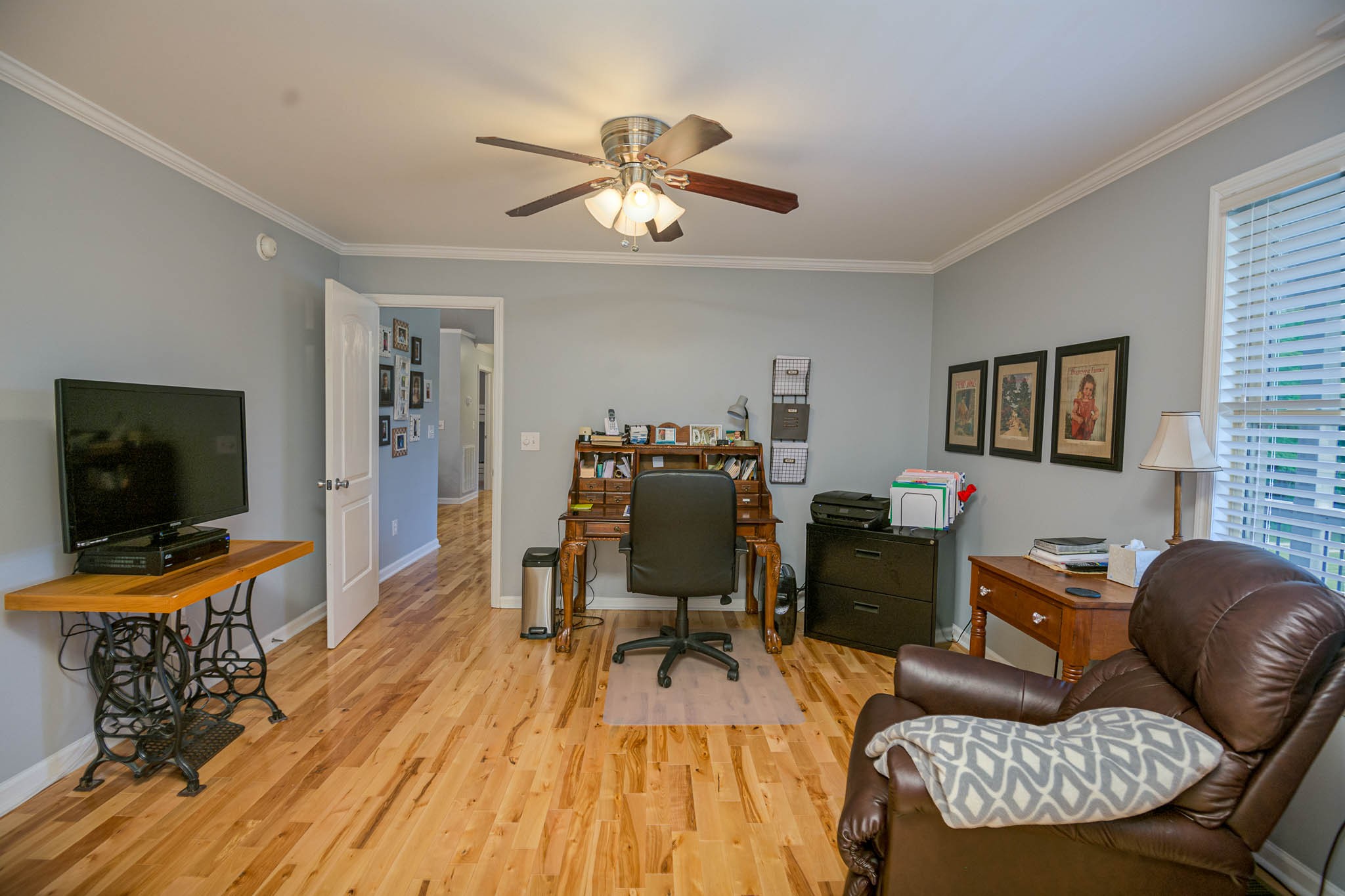 2245 Lower Helton Road Alexandria, TN 37012 - Photo 31 of 43 a living room with furniture and a flat screen tv