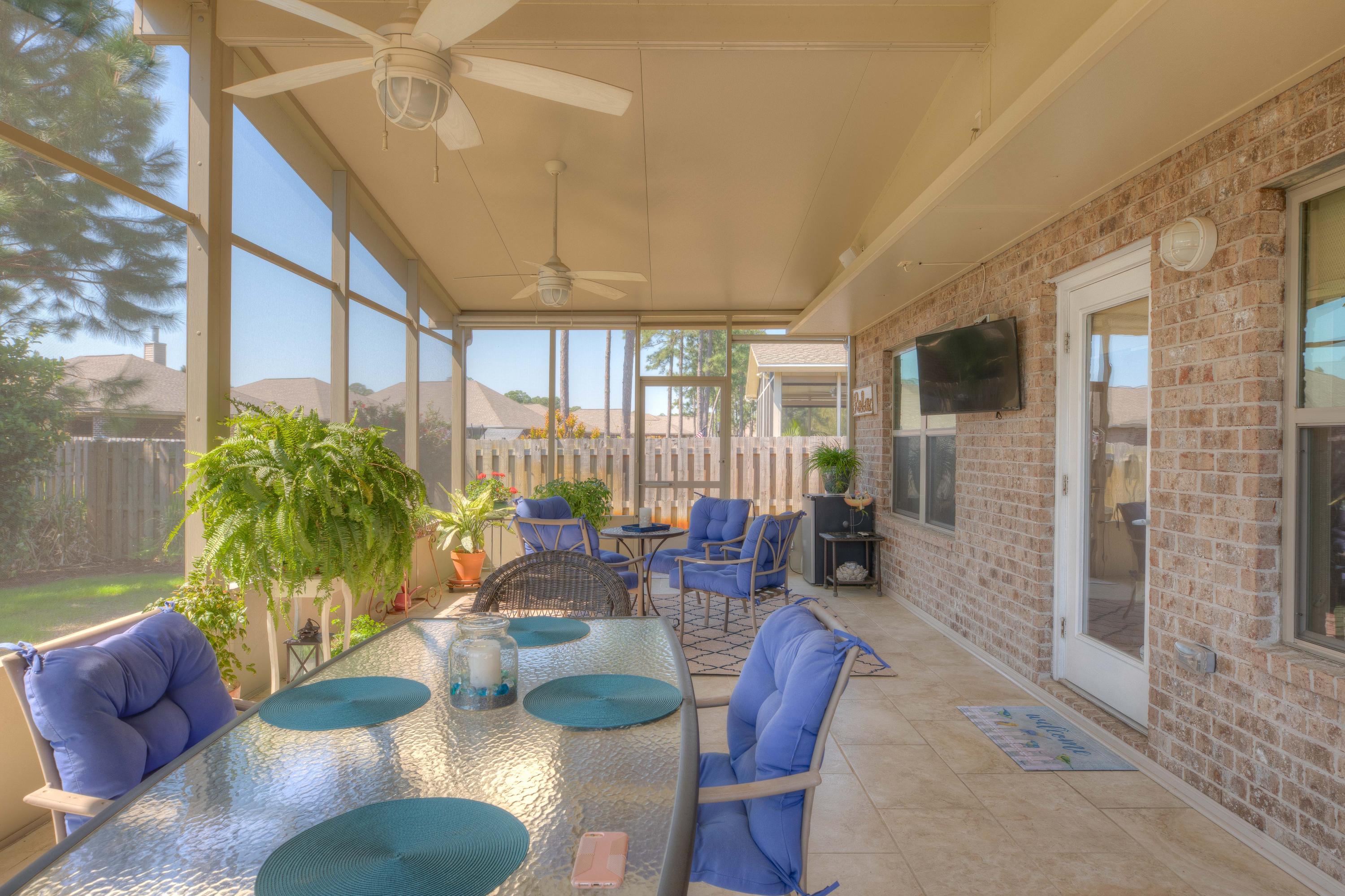 456 Pin Oak Loop Santa Rosa Beach, FL 32459 - Photo 28 of 32 a living room with furniture and a large window