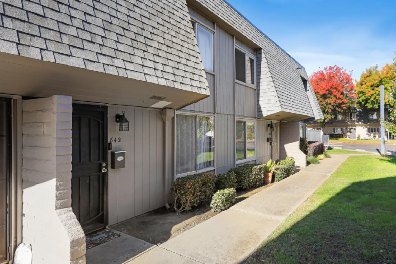 842 Rutledge Drive Lodi, CA 95242 - Photo 2 of 17