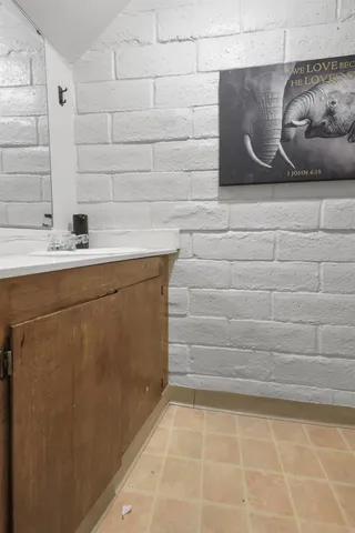 a close view of sink