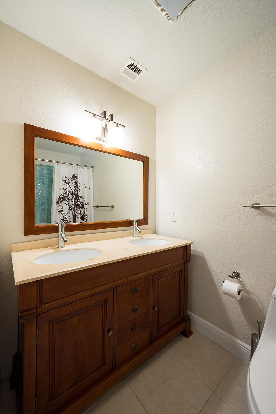 169 Banyan Circle Jupiter, FL 33458 - Photo 18 of 28 169 Banyan Circle_master_bathroom_2