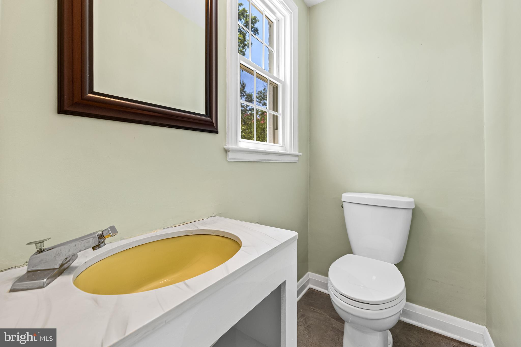 401 Alabama Road Towson, MD 21204 - Photo 13 of 35 Powder Room