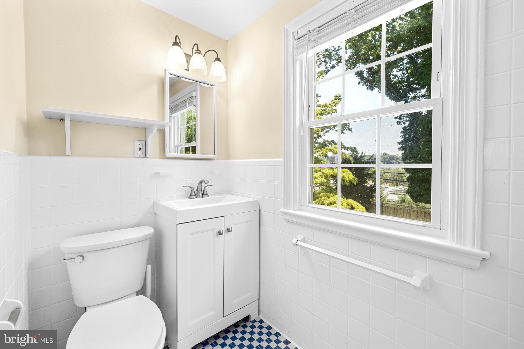 401 Alabama Road Towson, MD 21204 - Photo 19 of 35 Hall Bath