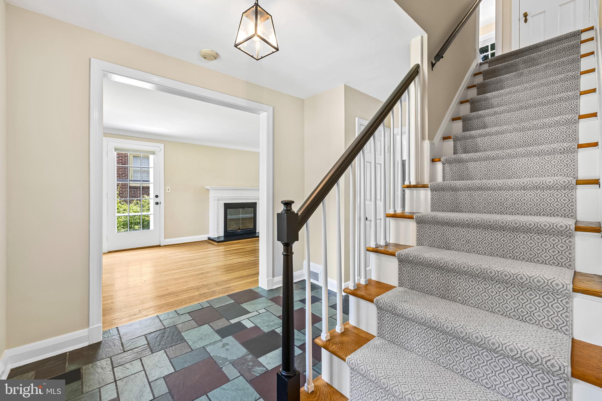 401 Alabama Road Towson, MD 21204 - Photo 4 of 35 Foyer