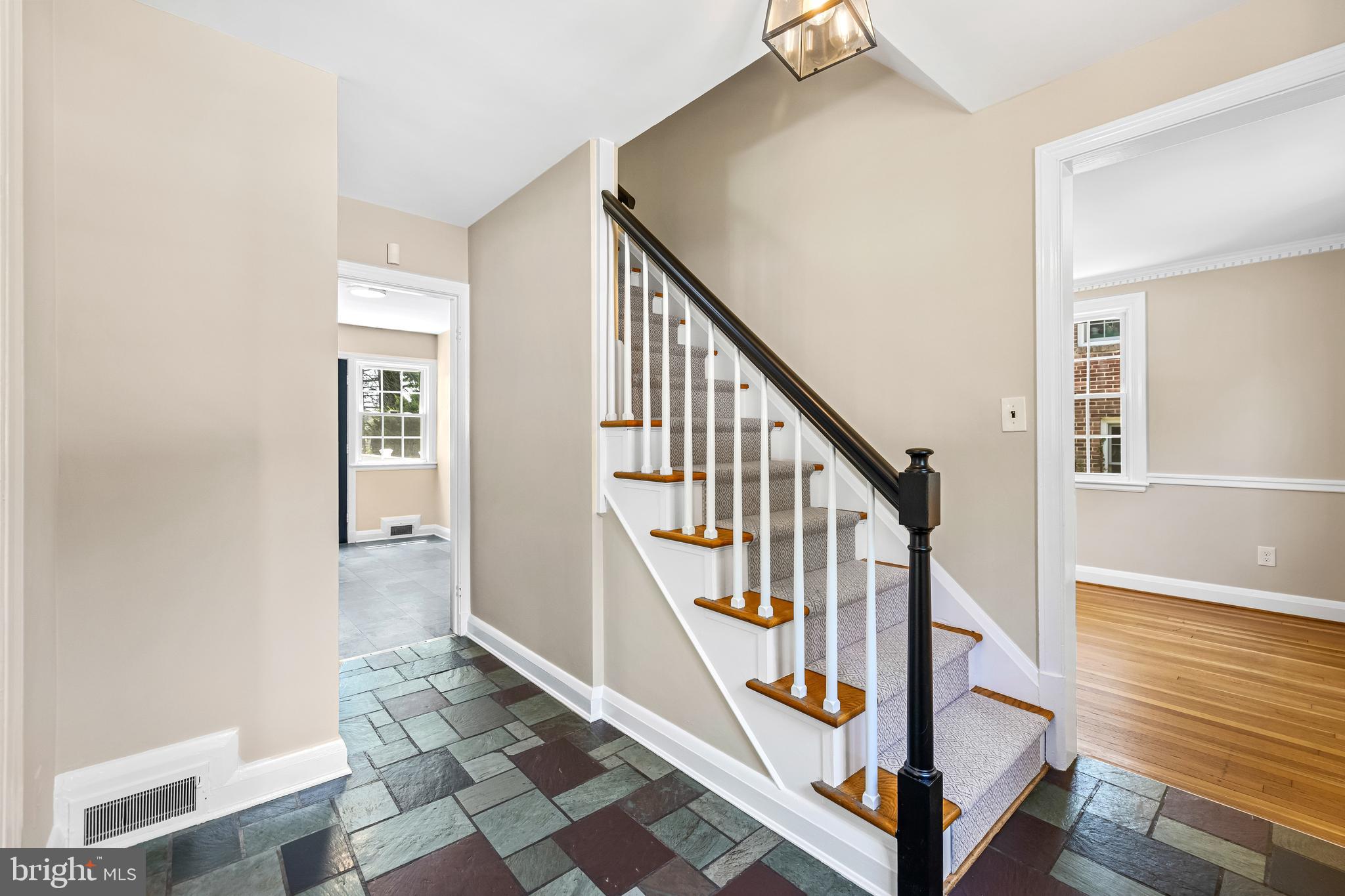 401 Alabama Road Towson, MD 21204 - Photo 5 of 35 Foyer