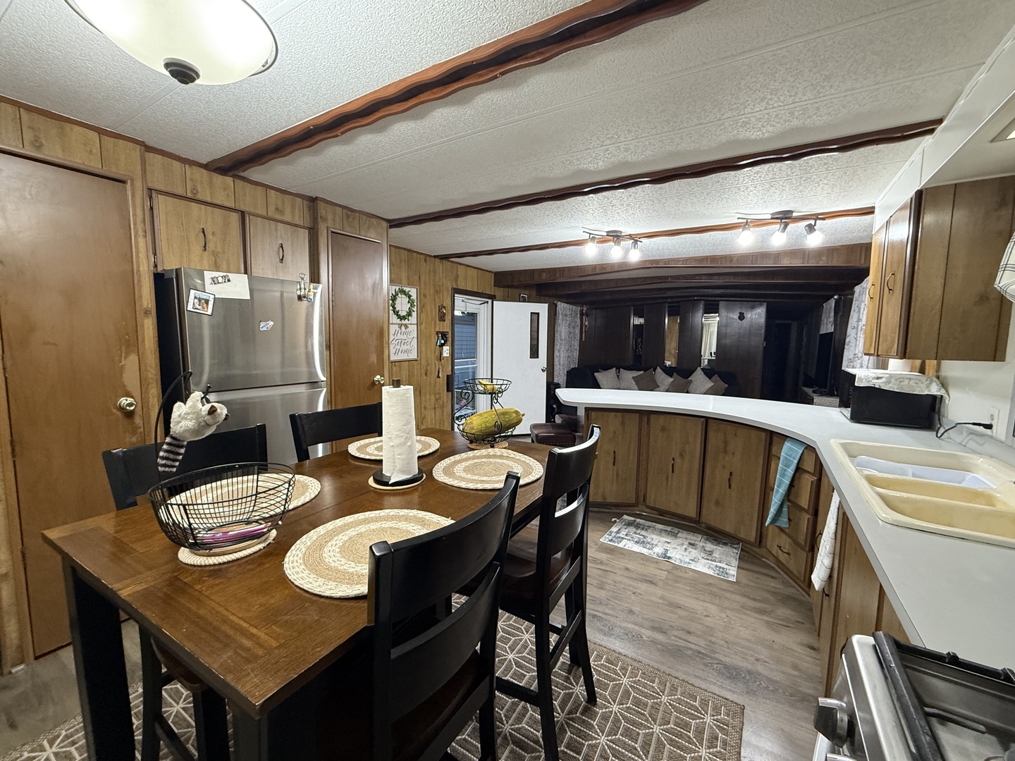 516 Prairie Road Matteson, IL 60443 - Photo 4 of 25 a view of a dining room with furniture
