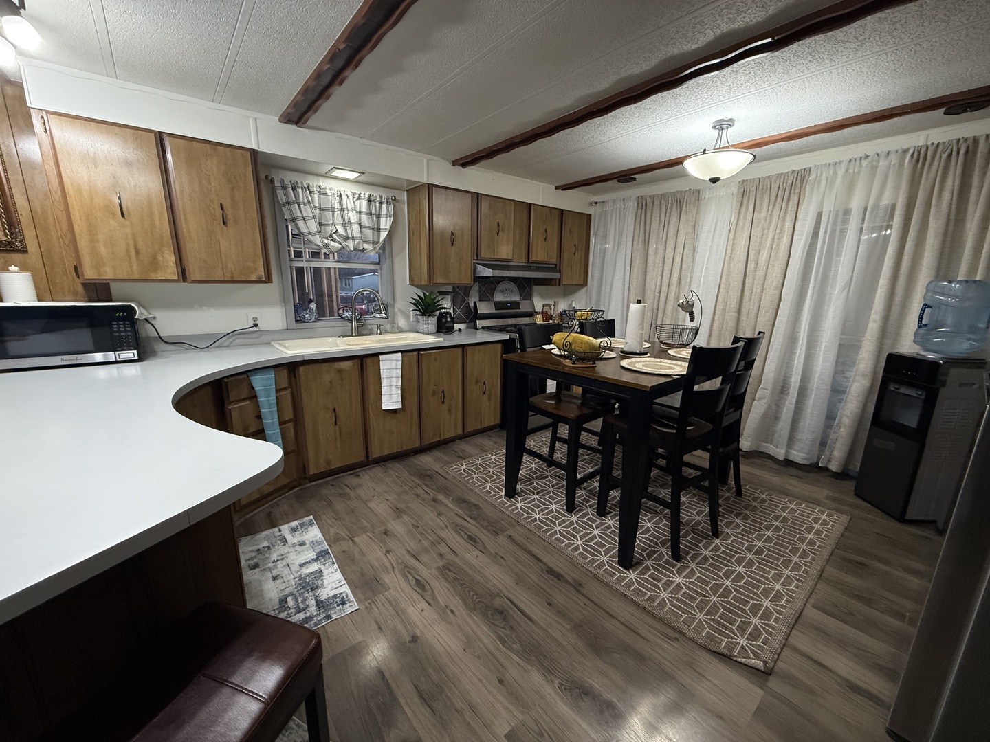 516 Prairie Road Matteson, IL 60443 - Photo 6 of 25 a view of a dining room with furniture and window