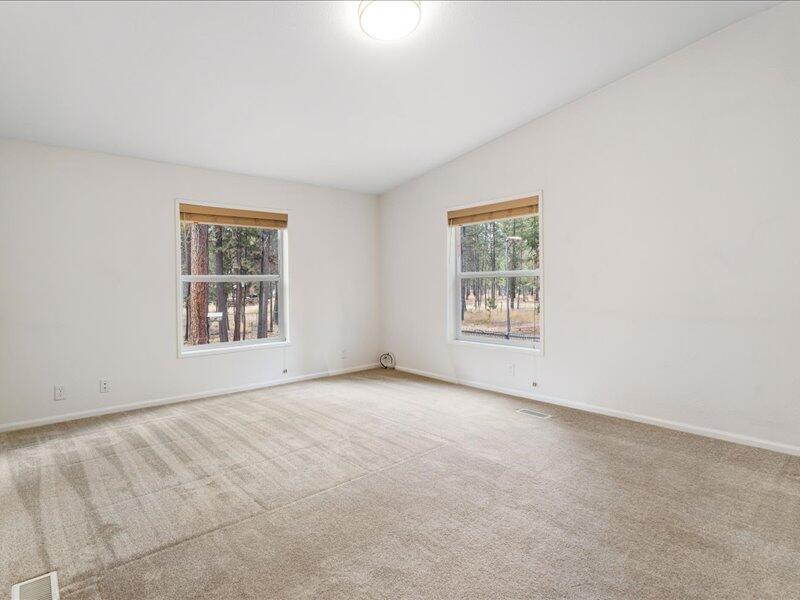 152382 Wagon Trail Road La Pine, OR 97739 - Photo 24 of 35 10-Bedroom