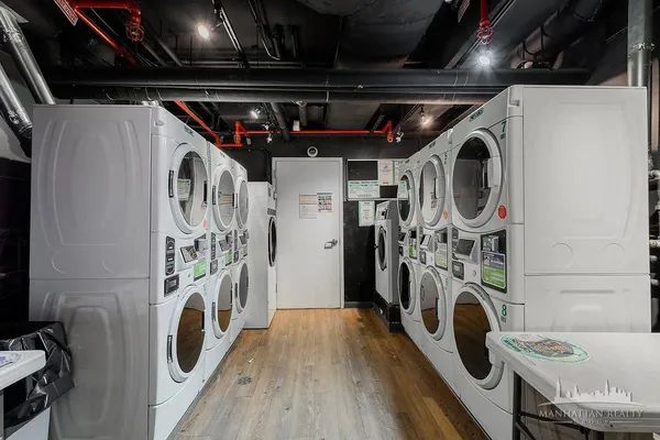 $5,875 | 220 East 63rd Street, Unit 8J | Lenox Hill