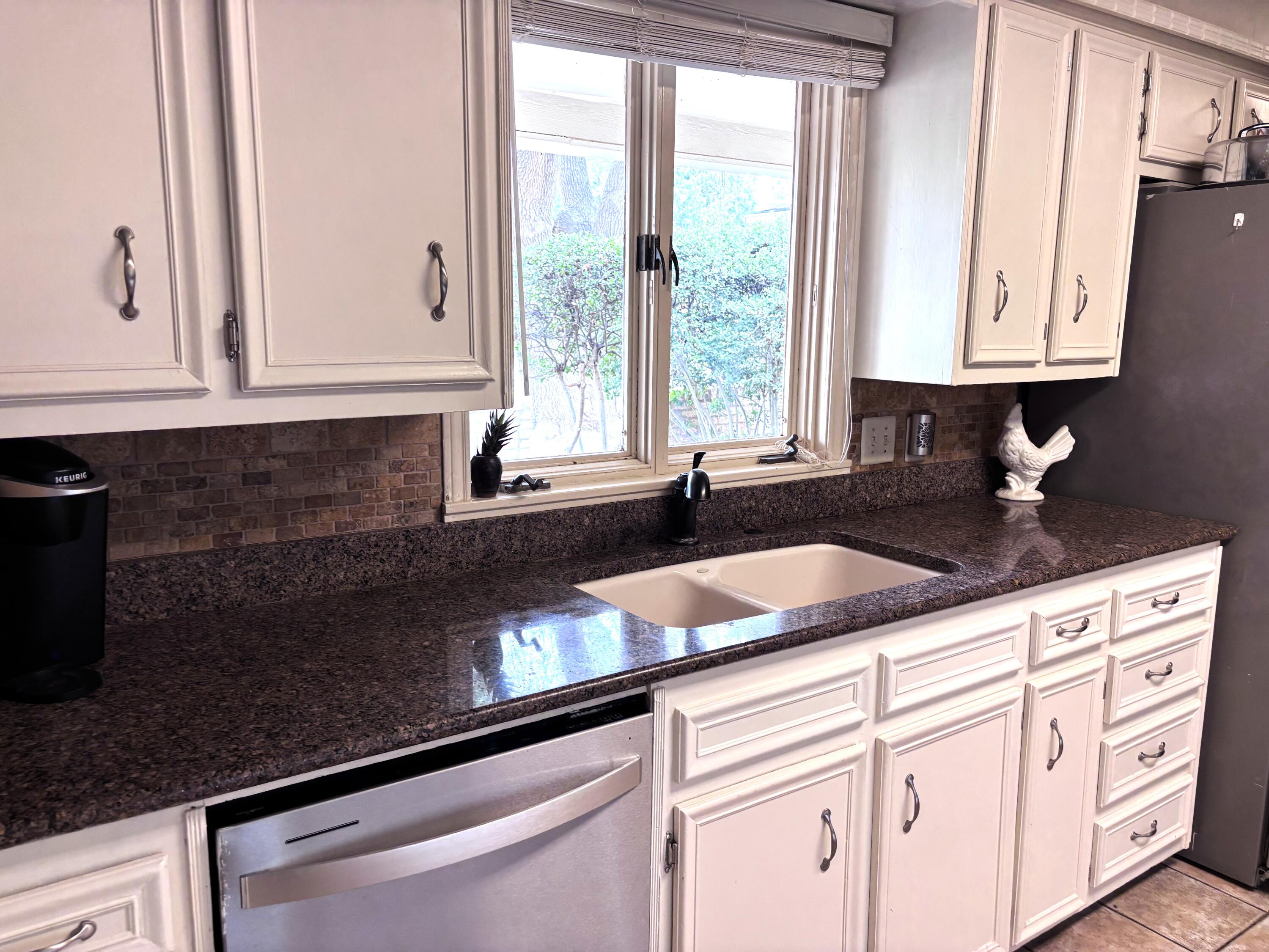 3608 76th Street Lubbock, TX 79423 - Photo 14 of 28 kitchen