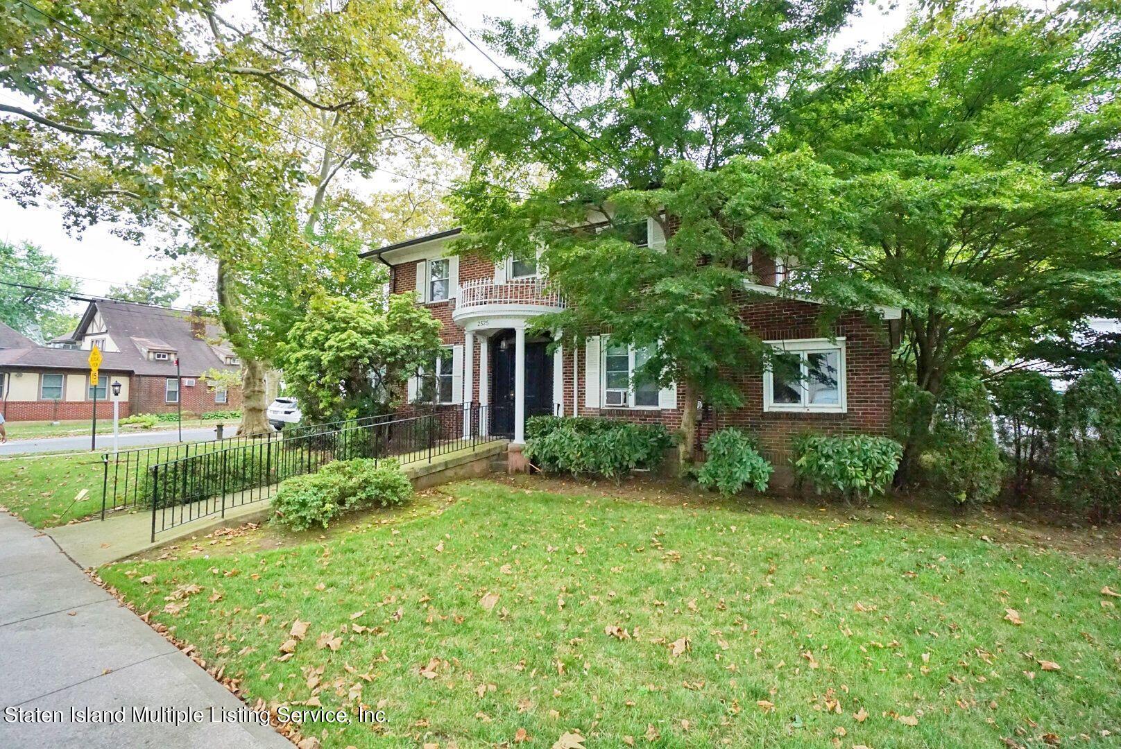 2525 Amboy Road Staten Island, NY 10306 - Photo 2 of 38 10