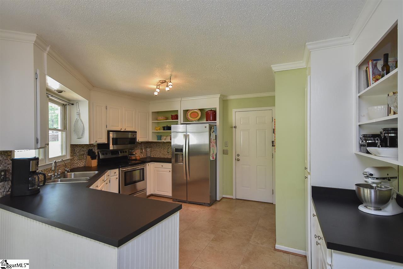 705 Spring Meadow Way Simpsonville, SC 29680 - Photo 8 of 31 Gallery Image 8