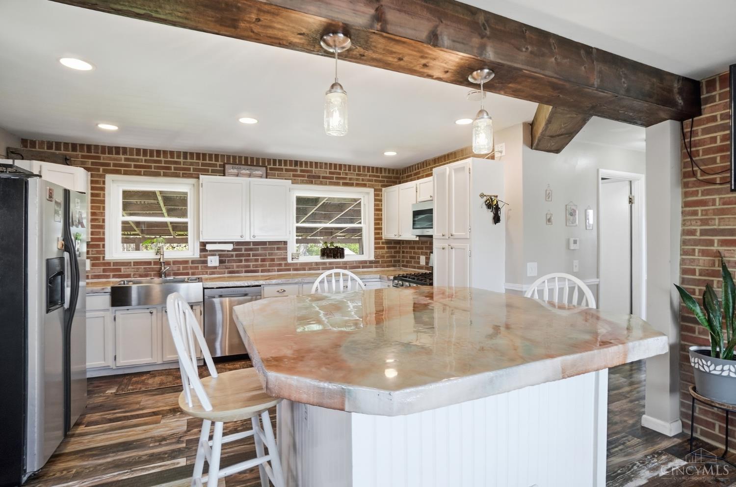 5450 Lawrence Road Cincinnati, OH 45248 - Photo 13 of 51