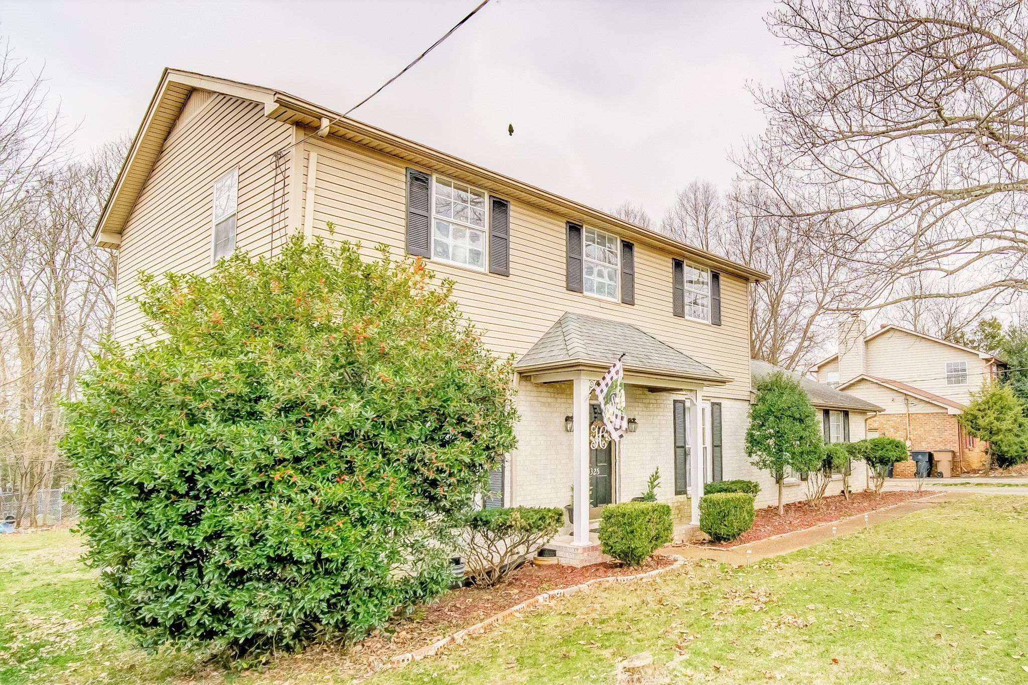 3325 Country Way Road Antioch, TN 37013 - Photo 2 of 37 a front view of a house with garden
