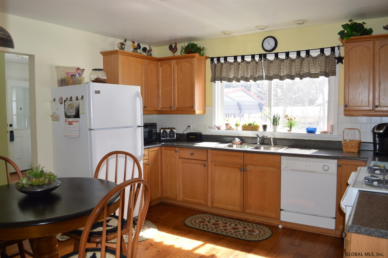 660 Dunnsville Road Rotterdam, NY 12306 - Photo 5 of 24 Photo 5