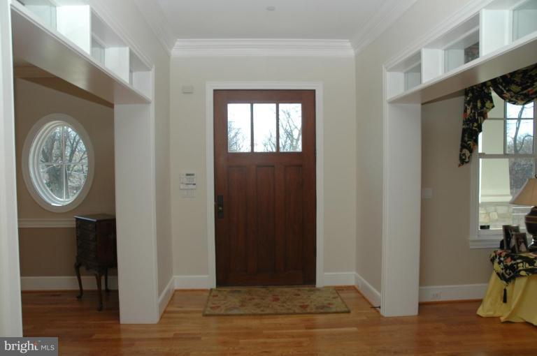 6105 Walhonding Road Bethesda, MD 20816 - Photo 9 of 22 Entrance / Foyer
