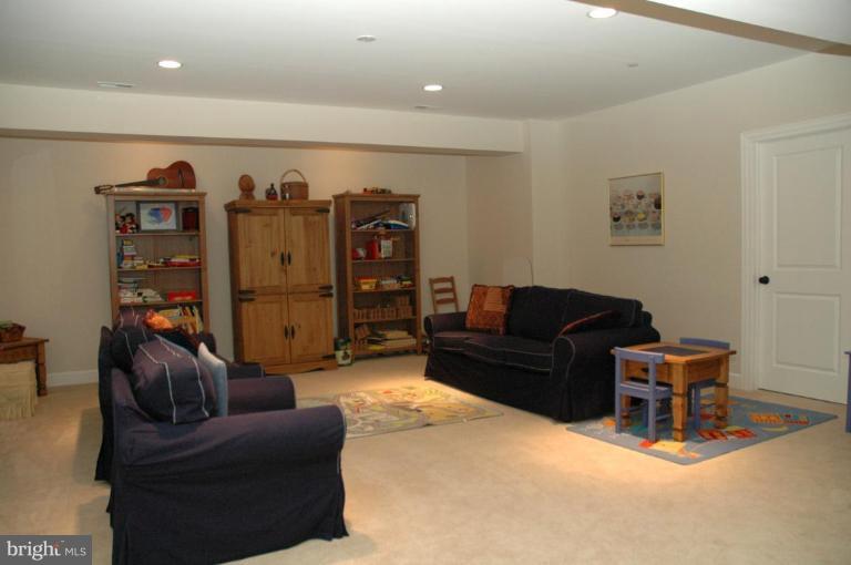 6105 Walhonding Road Bethesda, MD 20816 - Photo 10 of 22 Recreation Room