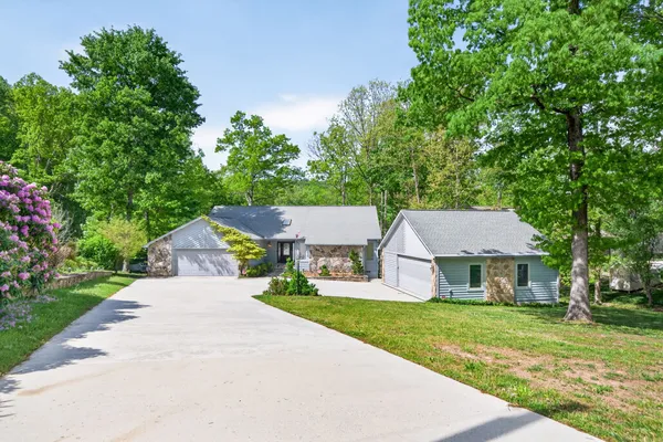$809,900 | 167 Markham Lane, Crossville, TN 38558