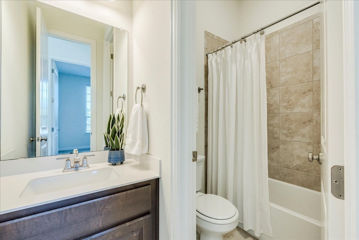 1689 Cool Spring Way Austin, TX 78737 - Photo 19 of 40 one of the guest bathrooms.