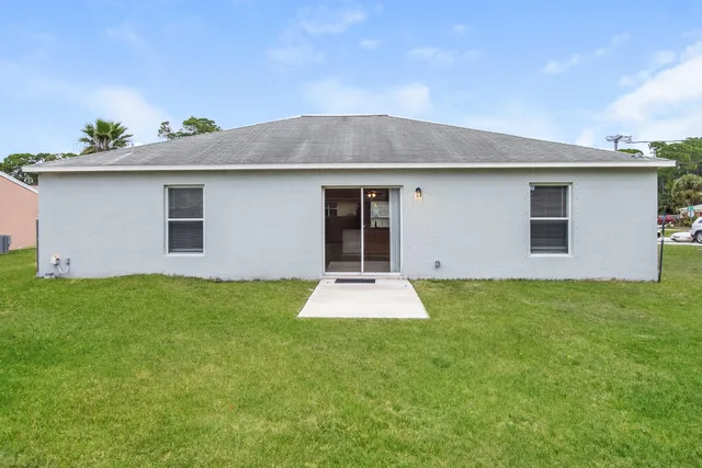 a front view of house with yard