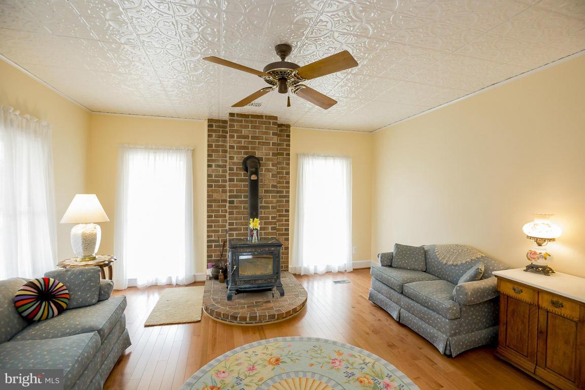 3341 Soper Road Huntingtown, MD 20639 - Photo 8 of 30 Living Room