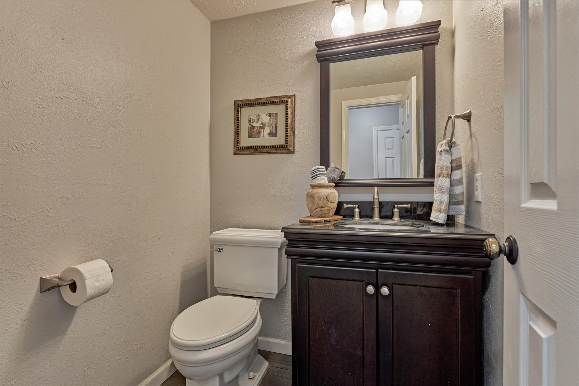 19 Greentwig Place Spring, TX 77381 - Photo 18 of 37 Half bath conveniently located downstairs across from staircase.