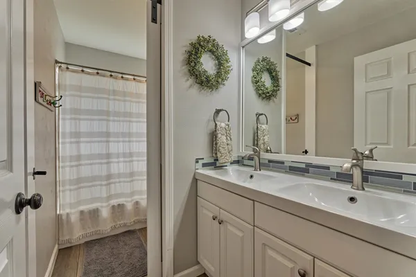 $595,000 | 19 Greentwig Place, Spring, TX 77381