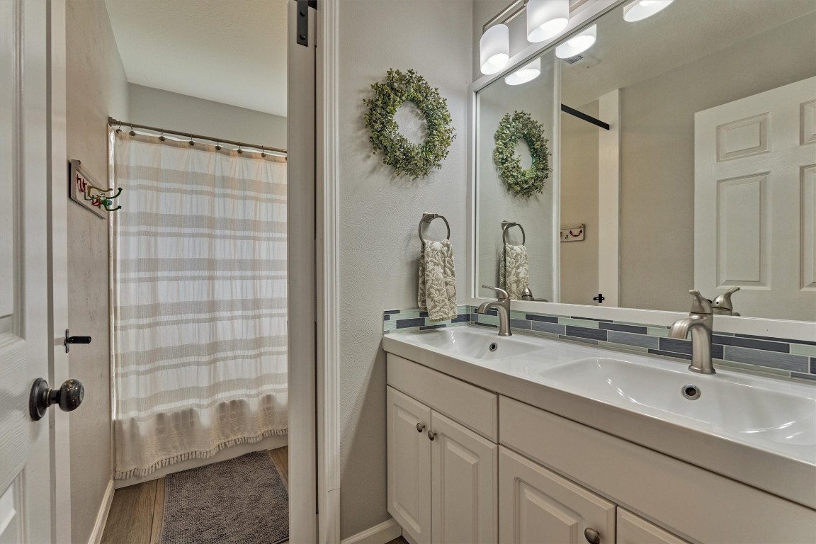 19 Greentwig Place Spring, TX 77381 - Photo 26 of 37 Secondary Bath with double sinks and tub/shower combo. Stylish barn door.