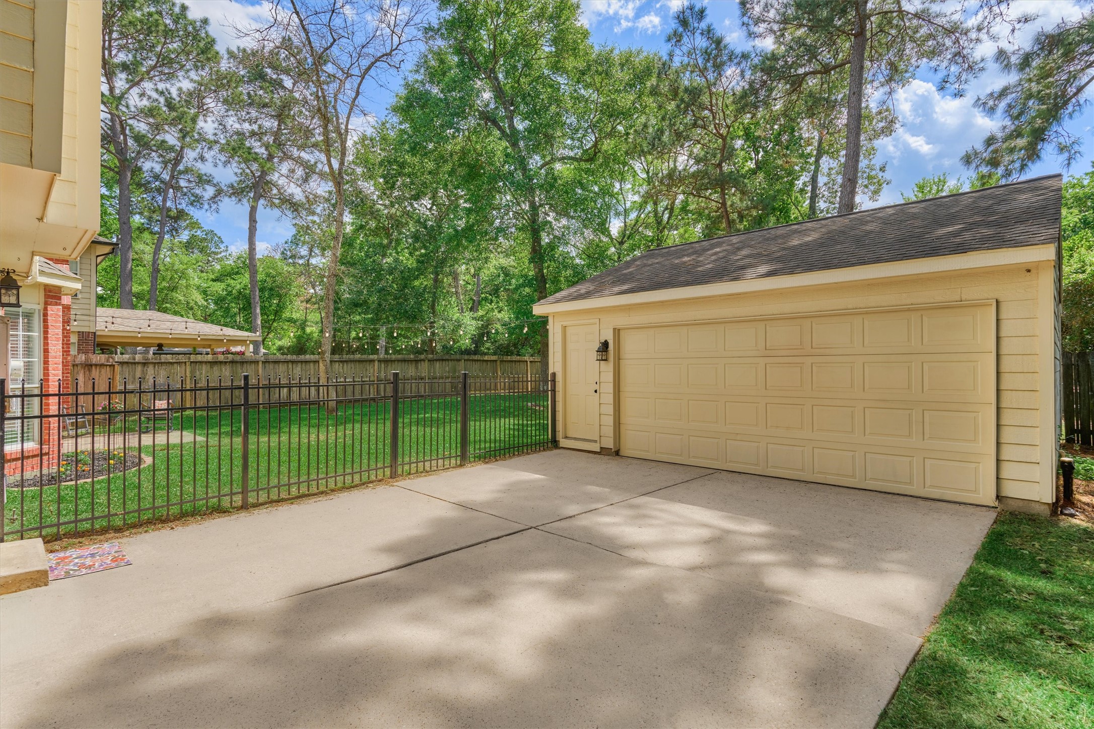 19 Greentwig Place Spring, TX 77381 - Photo 31 of 37 a view of a backyard